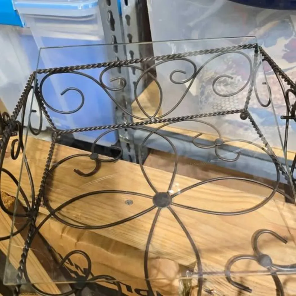 Iron Wire Basket With Plate Glass Bottom